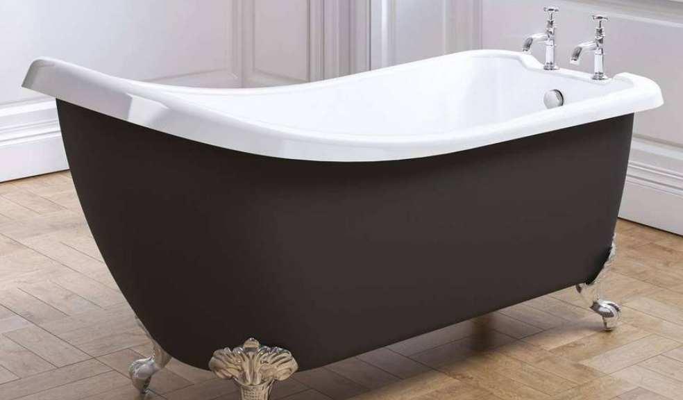 Black rolltop bath with silver claw feet A black traditional style rolltop bath with silver claw feet