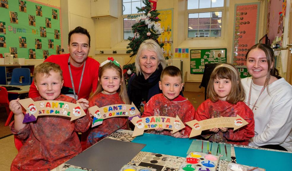 Ysgol Gymraeg Gwenllian Santa Signs
